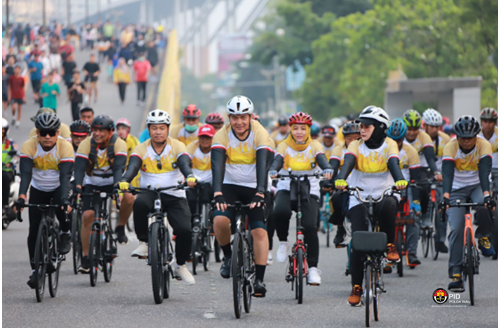 Fun Bike Hari Bhayangkara Polda Riau Berlangsung Semarak, Brigade Band Persembahkan Lagu Together We Are Strong, Irjen Iqbal : Polisi Adalah Kita.