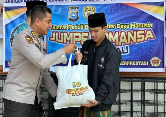Jumat Pertama Ramadhan, Tim Jumpe Romansa Polda Riau Salurkan Bantuan Sembako di Masjid dan Mushola